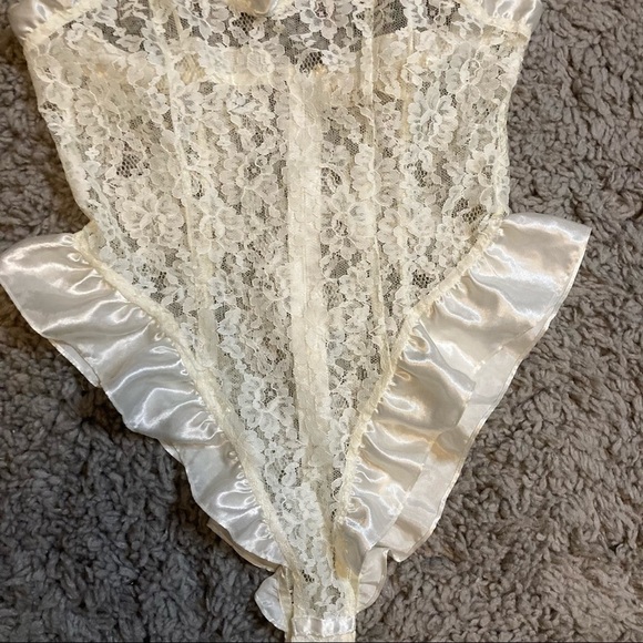 VINTAGE Gold Label VS White Lace Teddy Bodysuit - Picture 3 of 13